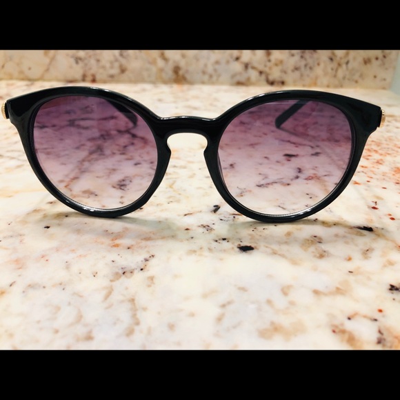 Cat eye black sunglasses gold accented sides - Picture 7 of 7